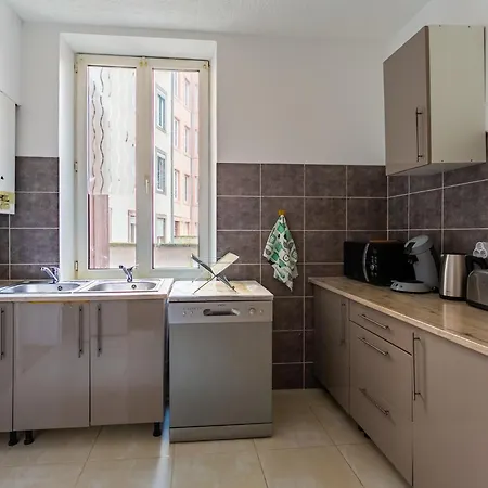 Confortable A 10 Min Du Marche De Noel Apartment *