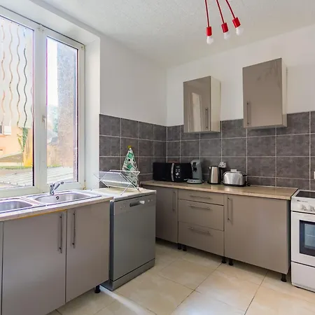 Apartment Confortable A 10 Min Du Marche De Noel *