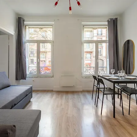 Apartment Confortable A 10 Min Du Marche De Noel *